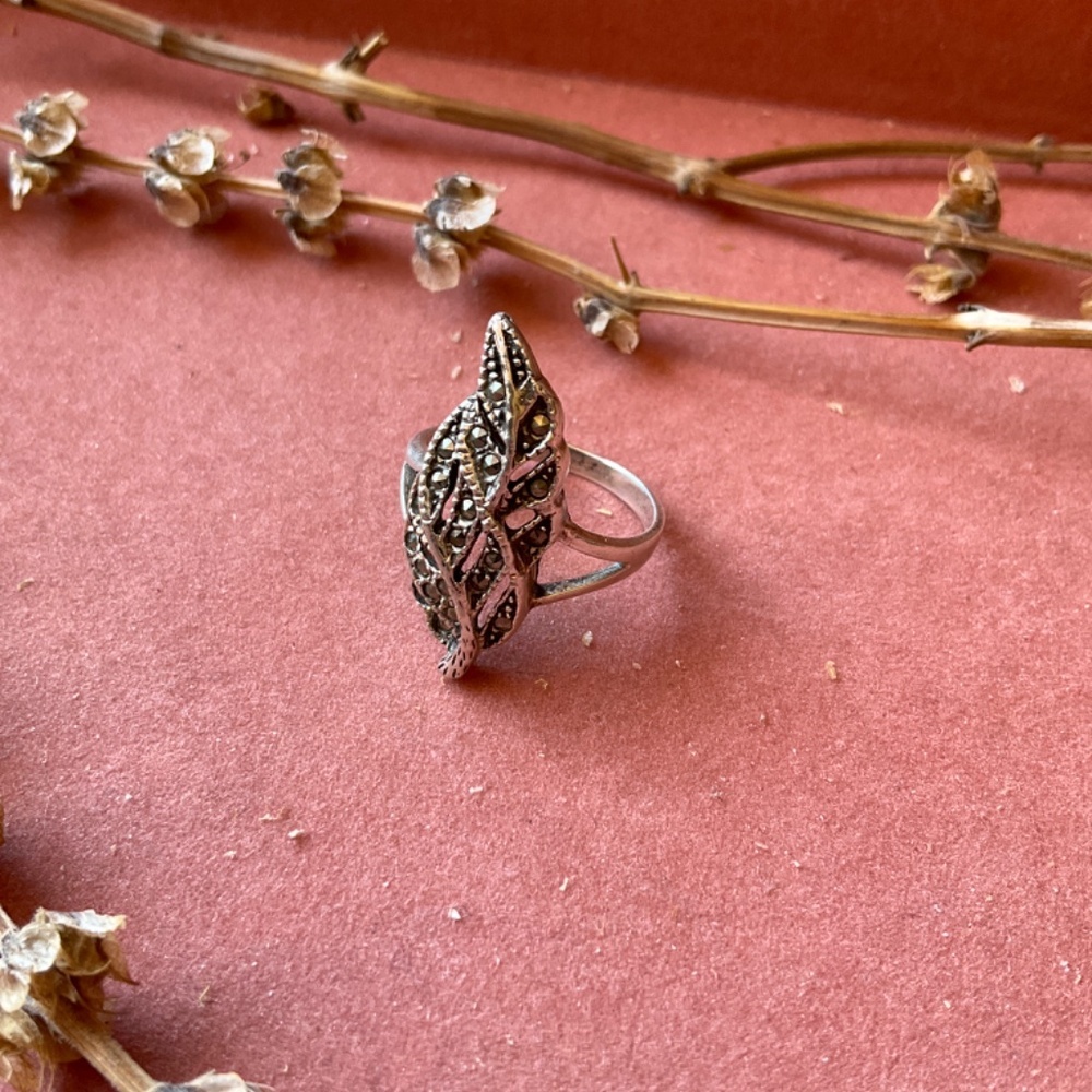 🍃 Leaf Duo Sterling and Hematite Ring - Picture 3 of 6